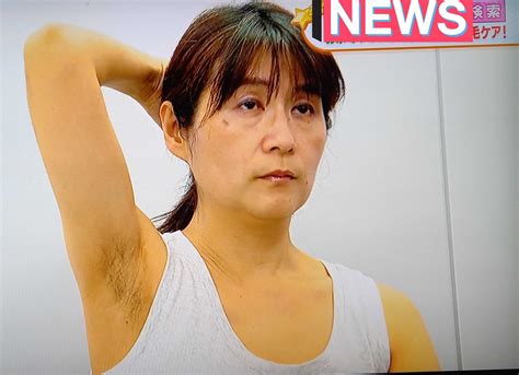 脇毛 無修正|ワキ毛ボウボウの変態熟女さん！